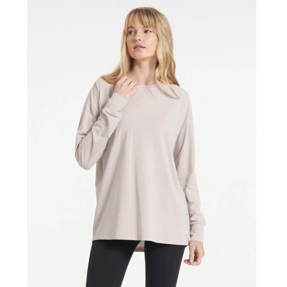 Vuori Women's Long Sleeve Feather Tee in Oyster, Size XS